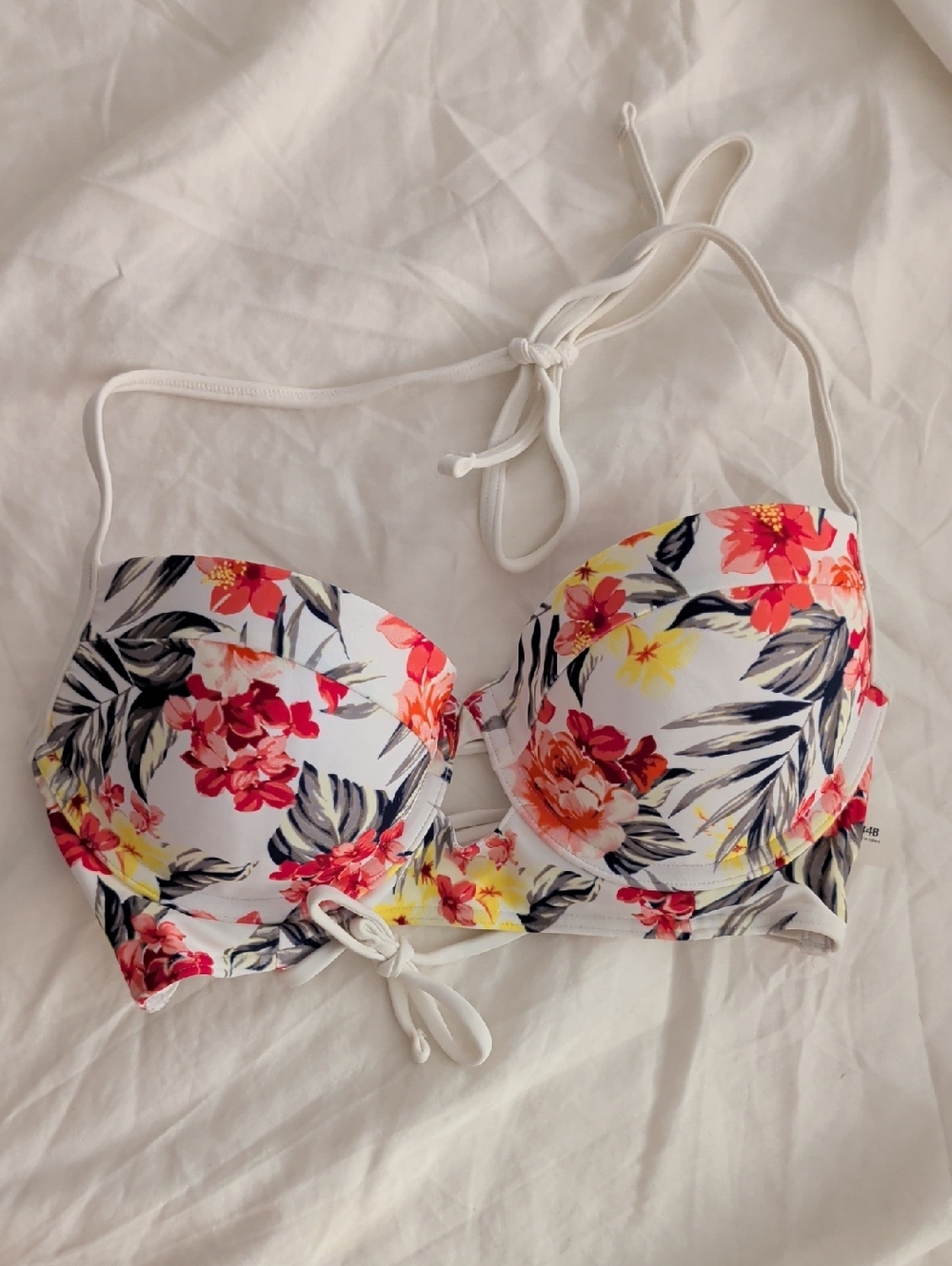 NWOT Abercrombie & Fitch White Floral Bikini Top Size 34B